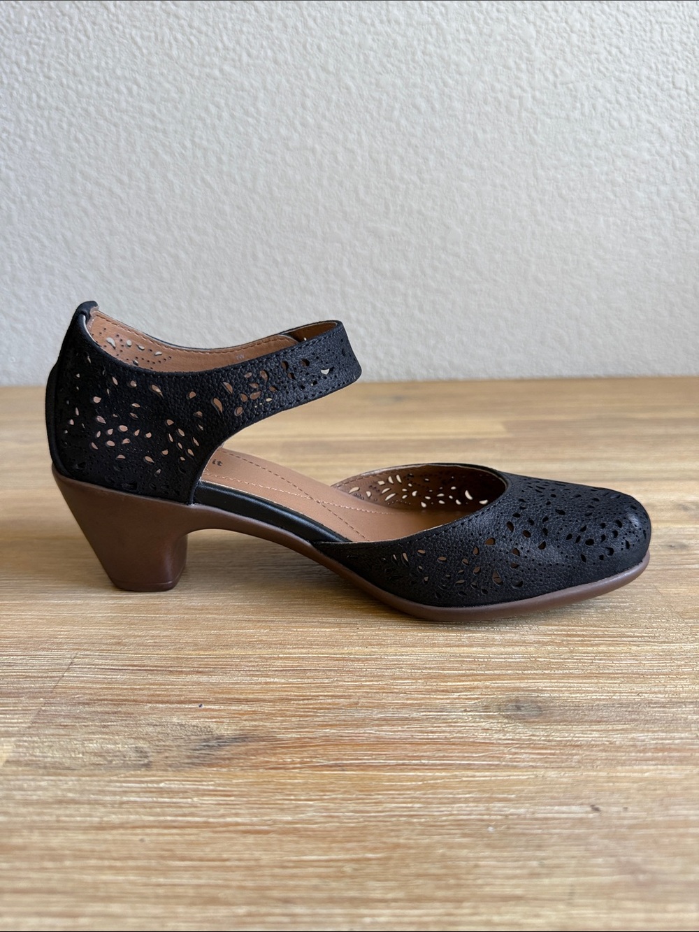Easy Spirit Women's Cindie Mary Jane heels in black with laser-cut detailing 7 - Picture 3 of 10